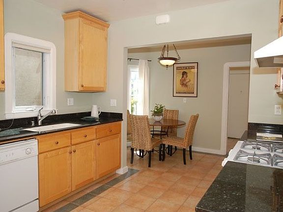 Kitchen & breakfast nook