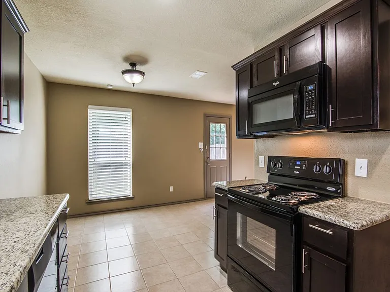 7716-7718 Sable Ln — Photo 8