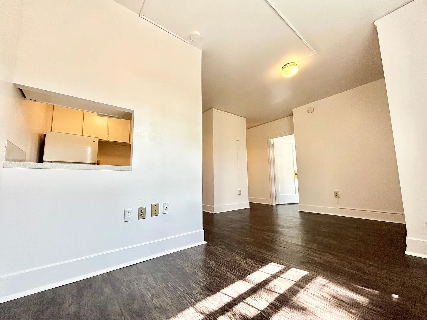 Burlingame Apartments — Photo 4