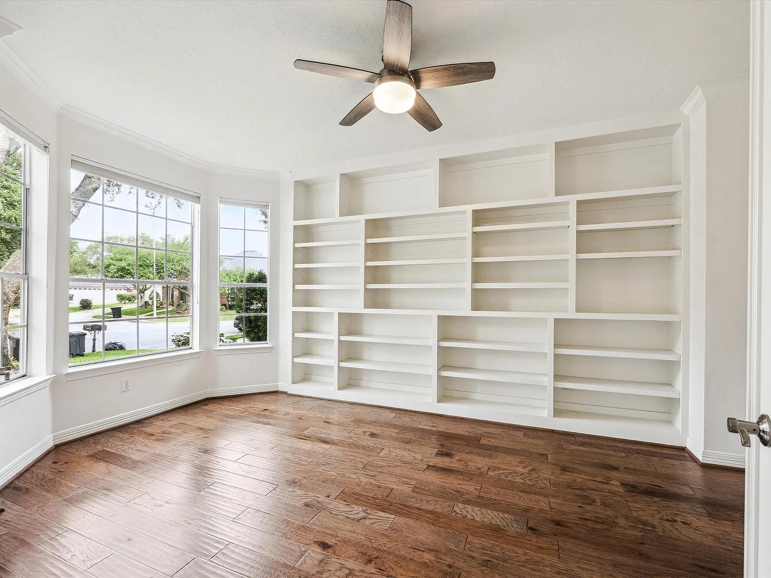 5 bed, 3.5 bath, 3878 sqft, $5,700 — Photo 4