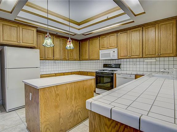 4th image of 1384 Pear Pl