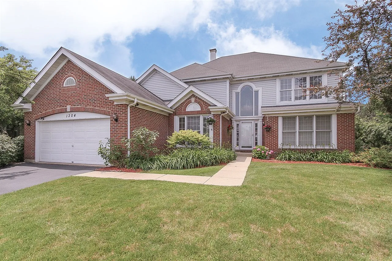 1304 Saddlebrook Rd photo 1