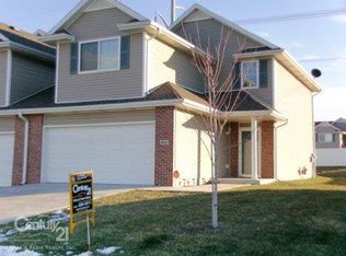 8821 Broken Spoke Dr, Lincoln, NE 68507