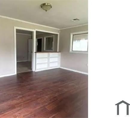 2943 Lancaster St — Photo 4