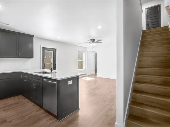 1102 Lockheed St, Bentonville, AR 72712