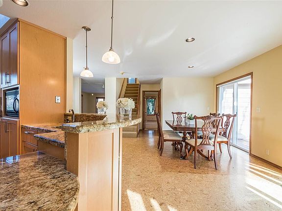 2nd image of 3549 Eastlake Dr