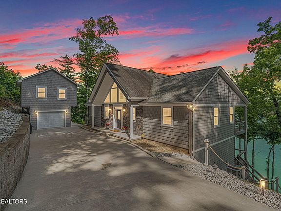 2nd image of 1779 Cove Pointe Rd