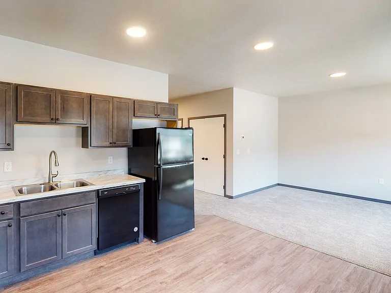 5800 Sunnybrook Plz — Photo 38