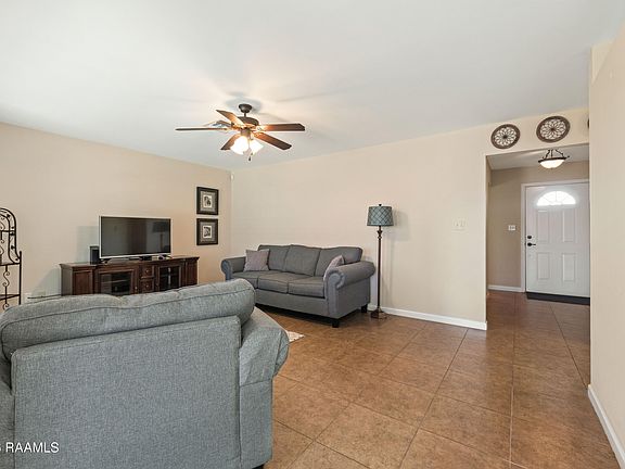 5th image of 704 Breaux Rd