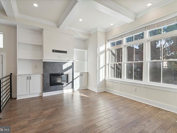 3rd image of 490 Evergreen Ave
