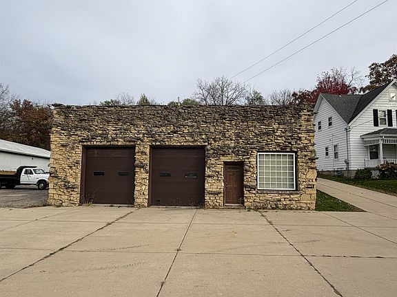 5th image of 3241-3243 S Riverside Dr
