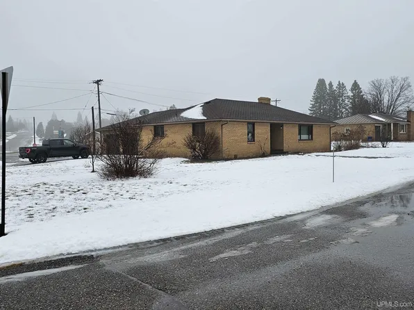 743 Juniper St, Ishpeming, MI 49849