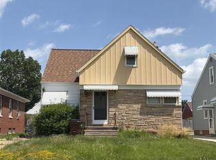 8402 Renwood Dr, Parma, OH 44129