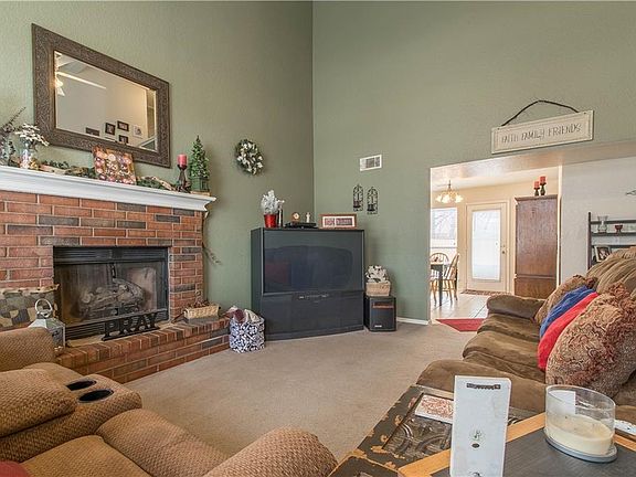 5th image of 228 Waterfront Dr