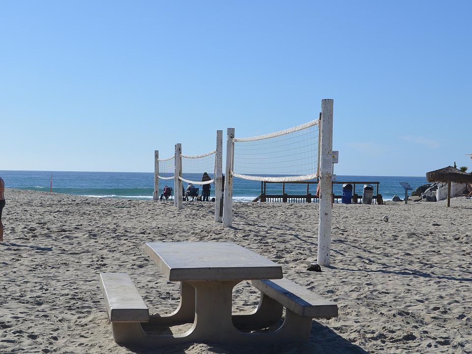 Moonlight Beach is 2.7 miles away
