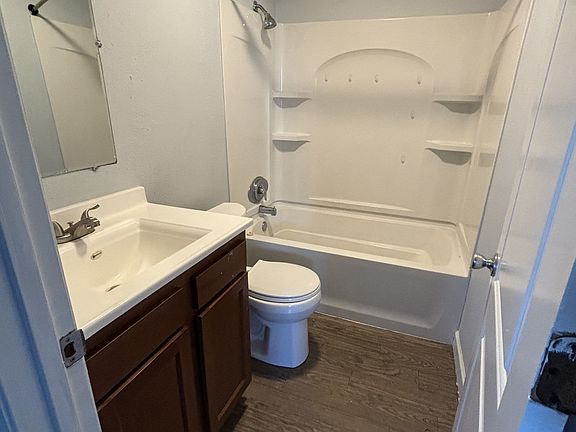 5th image of 2309 Cherry Hills Dr APT B4