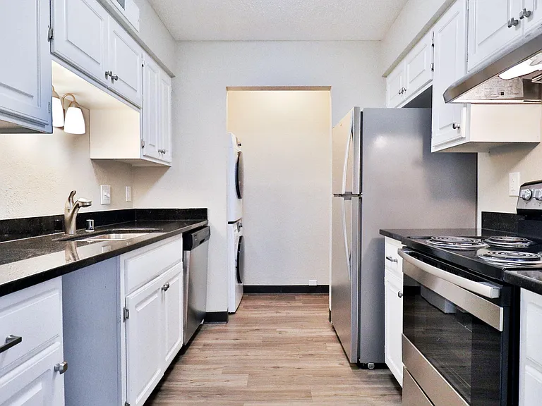Lake Country Village Apartments — Photo 41