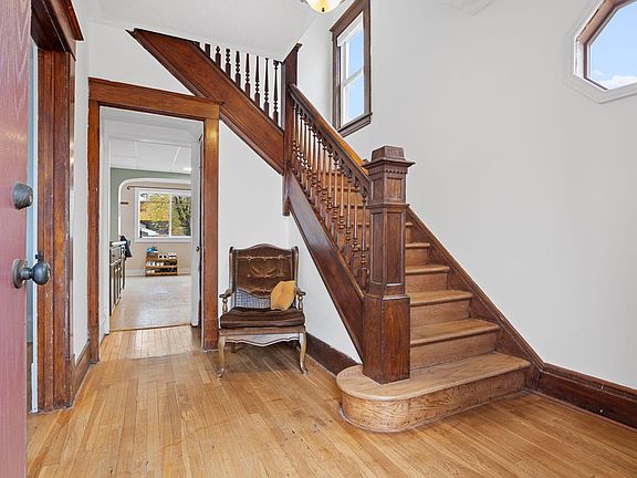 2nd image of 1599 Margaret St