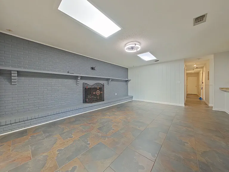 2-web-or-mls-2 Living Room-6_04202026