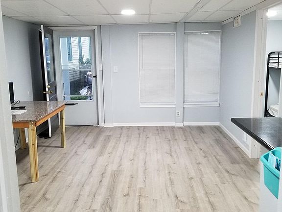 3rd image of 4724 Avenue Q 1/2 Unit 1