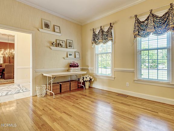 3rd image of 1307 Woodfield Ct
