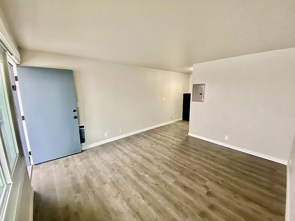 3rd image of 219 Queen Anne Ave N #206