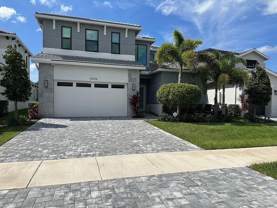 House Front. 2 car garage. 2 more cars can be parked in driveway. Built 2024.