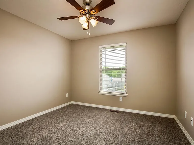 1064 E Lakota St — Photo 18