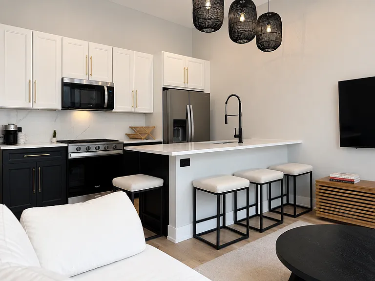 1309 N Rockwell St #2 — Photo 7