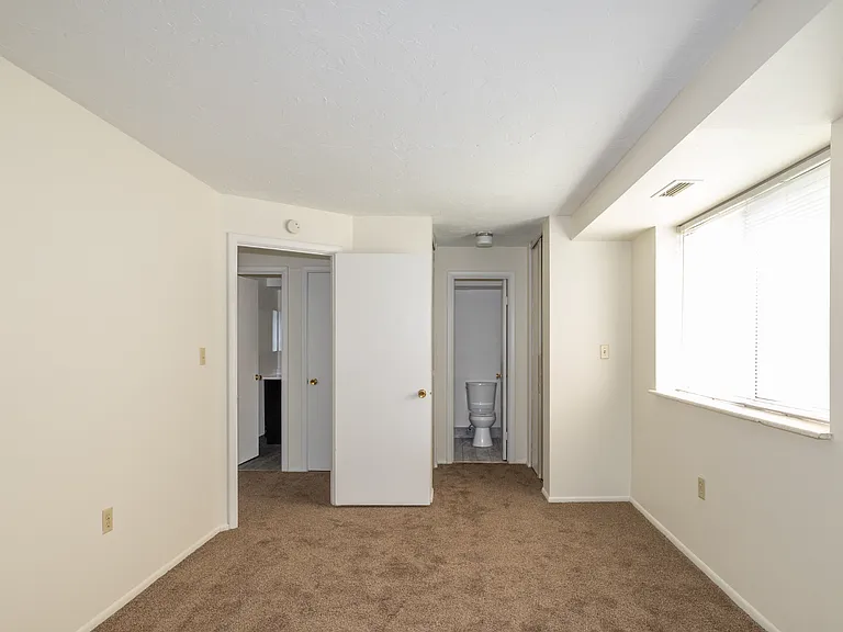 Portage Towers Apartments — Photo 15