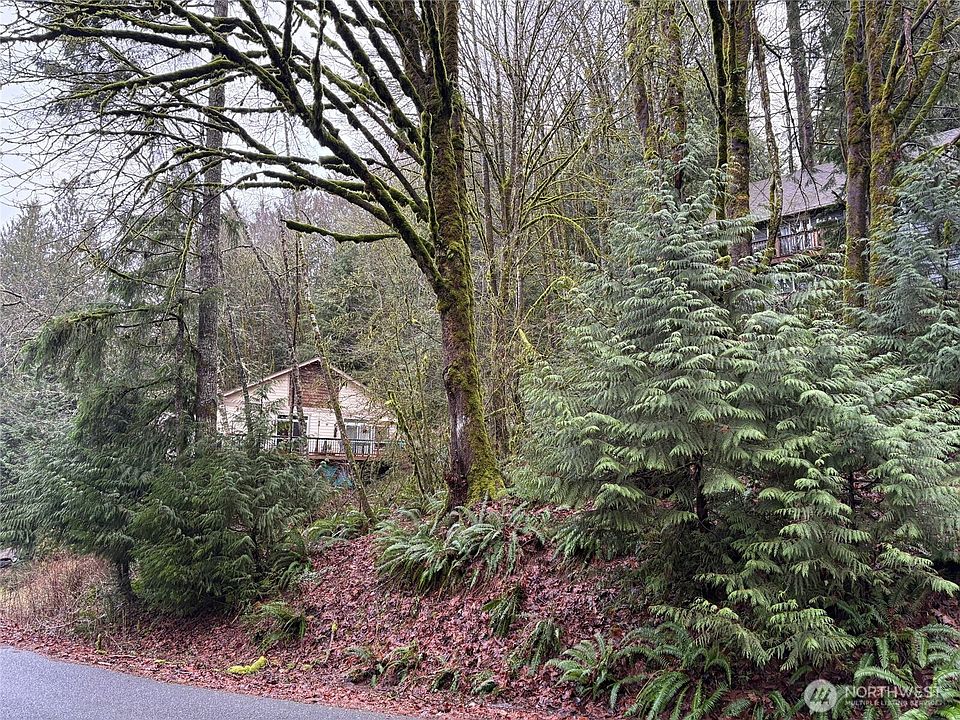 2nd image of 32 Lake Louise Drive