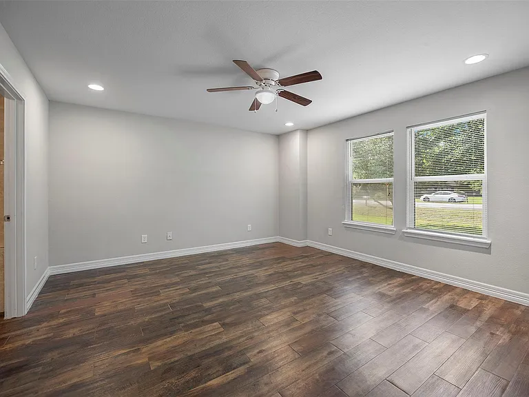 1123 Runneburg Rd — Photo 5