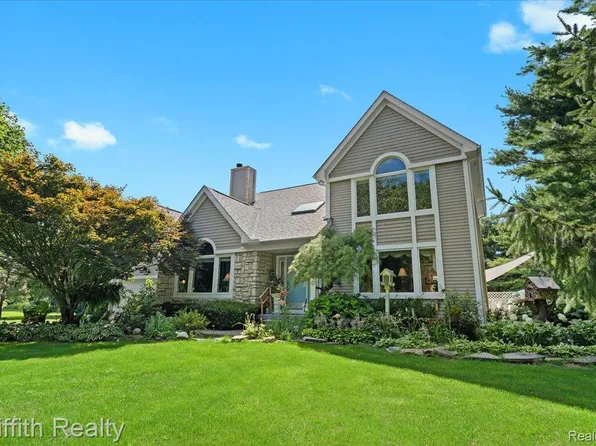 10940 Home Shore Dr, Pinckney, MI 48169