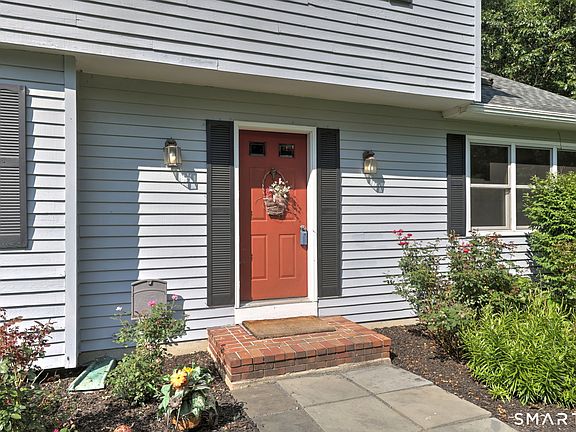 2nd image of 8 Brookview Lane