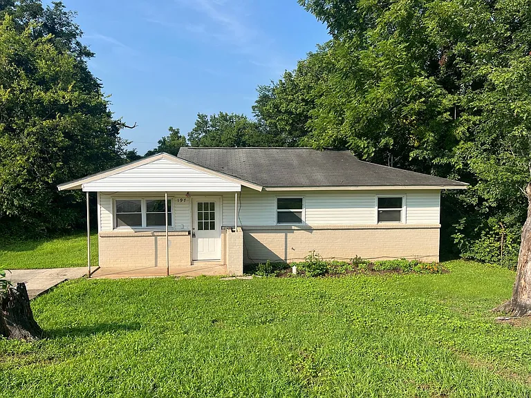 197 Wilkenson Dr NE — Photo 1