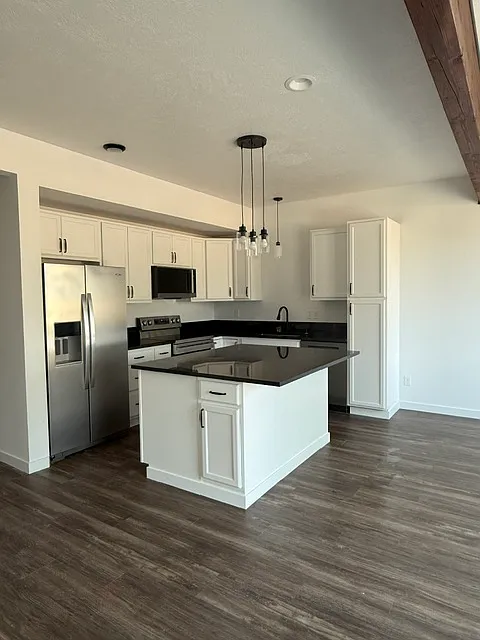 3 bed, 2.5 bath, 1600 sqft, $1,990 — Photo 4