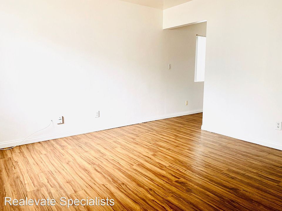 2nd image of 553 Olivewood Ter