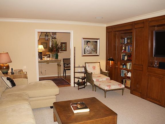 5th image of 3214 Hawthorne Dr