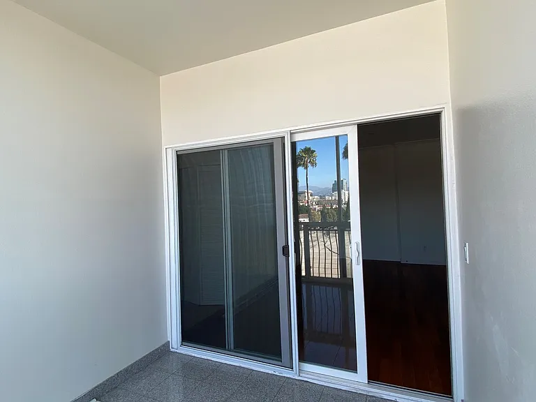949 S Manhattan Pl #303 — Photo 12