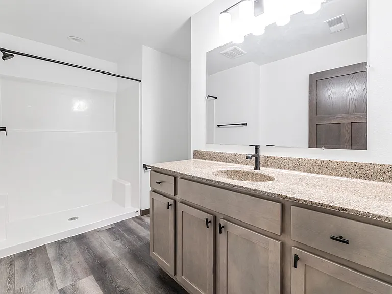 705 Stelting St — Photo 8