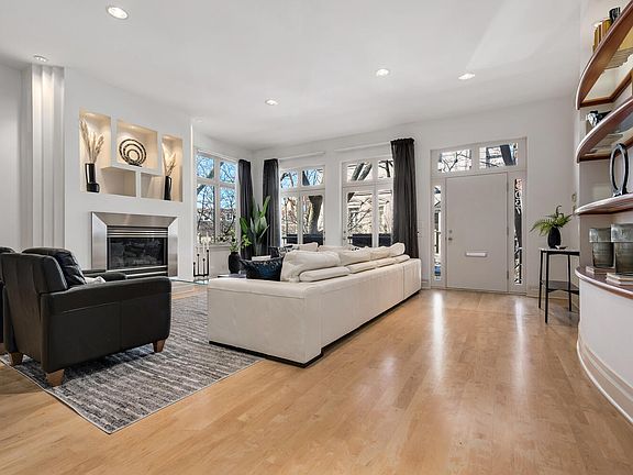 2nd image of 2037 N Magnolia Ave