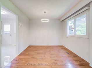 319 Hillside Dr, Mississauga, ON L5M 2N3