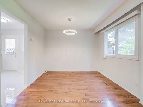 319 Hillside Dr, Mississauga, ON L5M 2N3