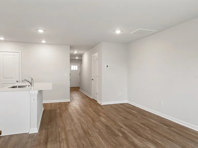 126 Mattie Ct — Photo 8
