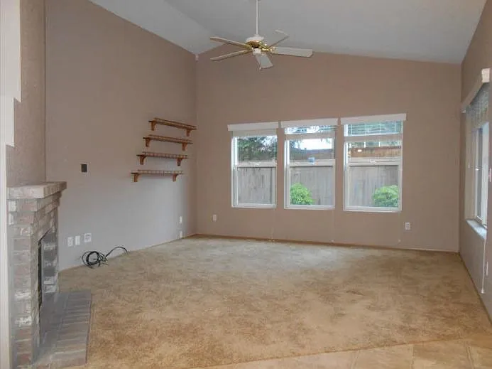 2 bed, 1383 sqft, $2,395 — Photo 3