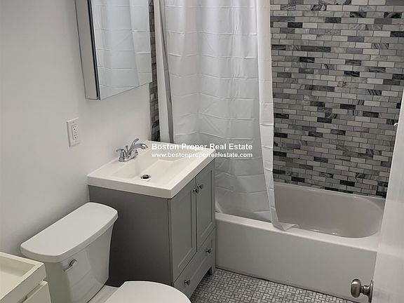 16 Hereford ##1 Boston - Back Bay Unit Photo 4