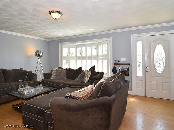 4th image of 1635 Smith St