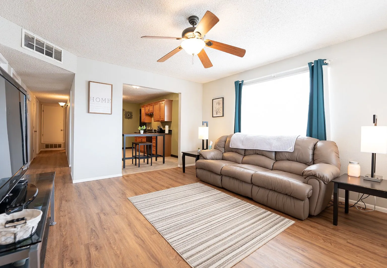 2 bed, 1.0 bath, 1000 sqft, $2,300 — Photo 1