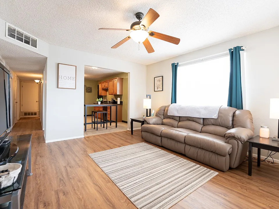 200 E Navajo St