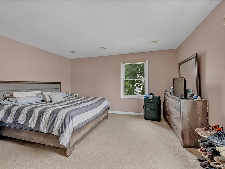 11 Nesaquake Ave #2 — Photo 6